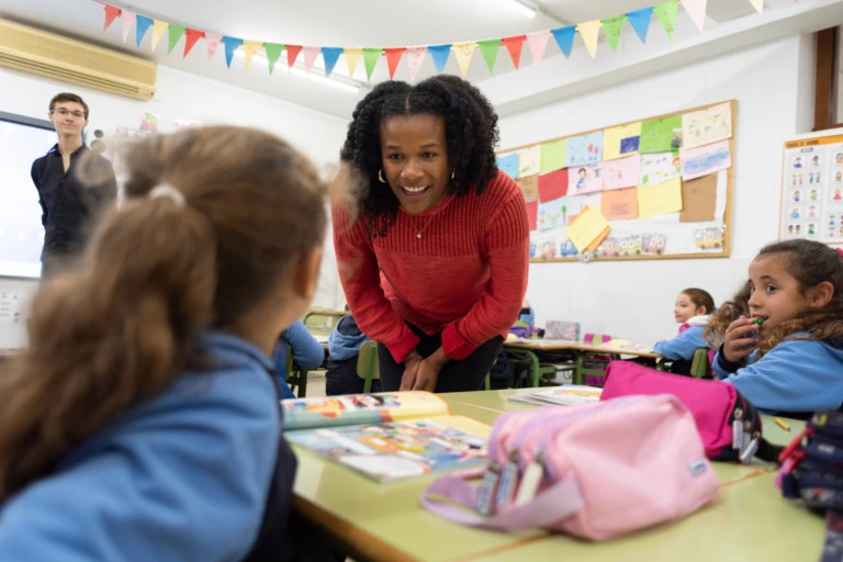 Verto student volunteering in a local elementary school.