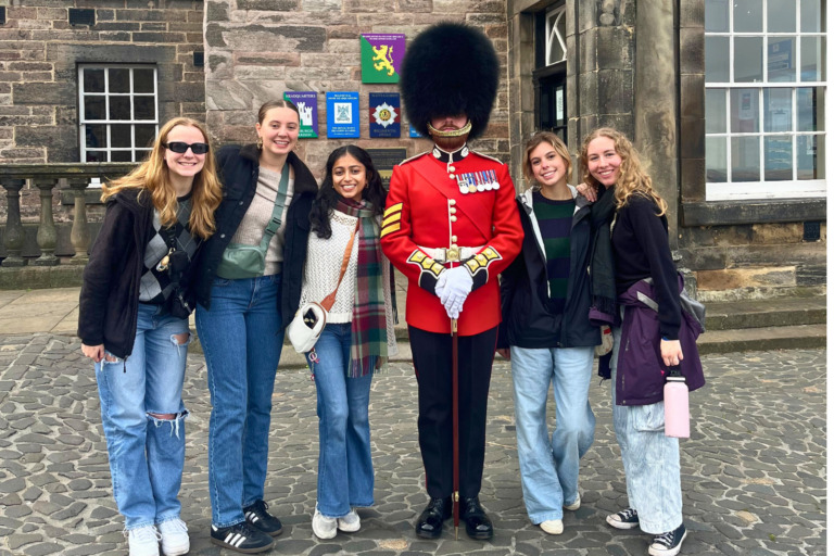 Five Verto students posing with a guard in Edinburgh.