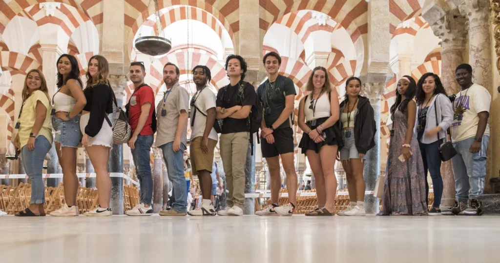 Students posing on an excursion in Cádiz. 