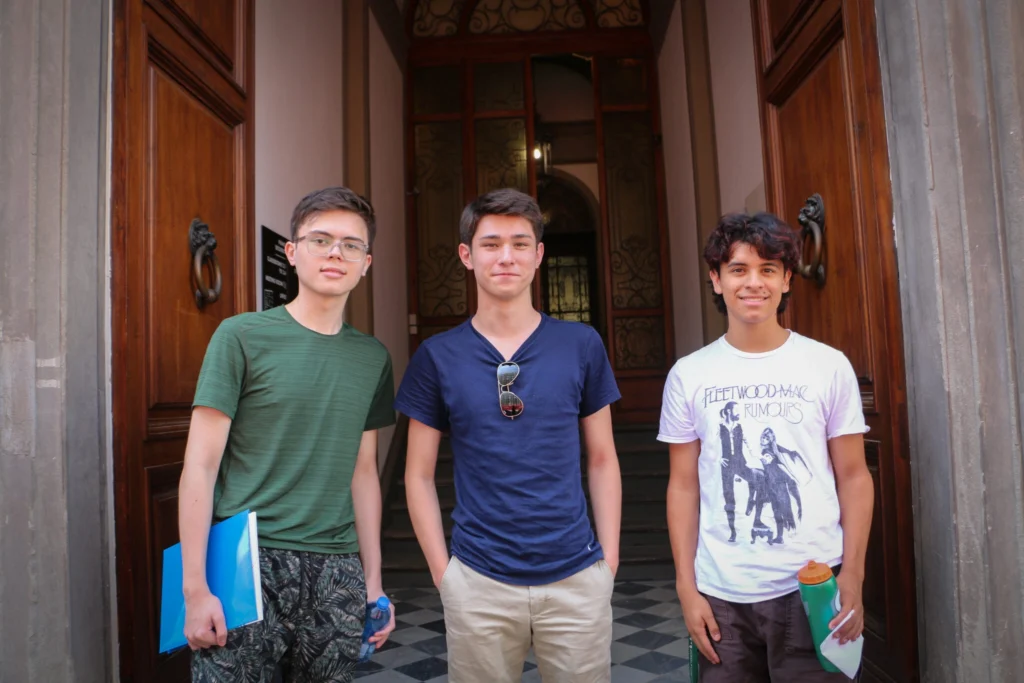 3 Verto students outside of the Verto Florence study center. 