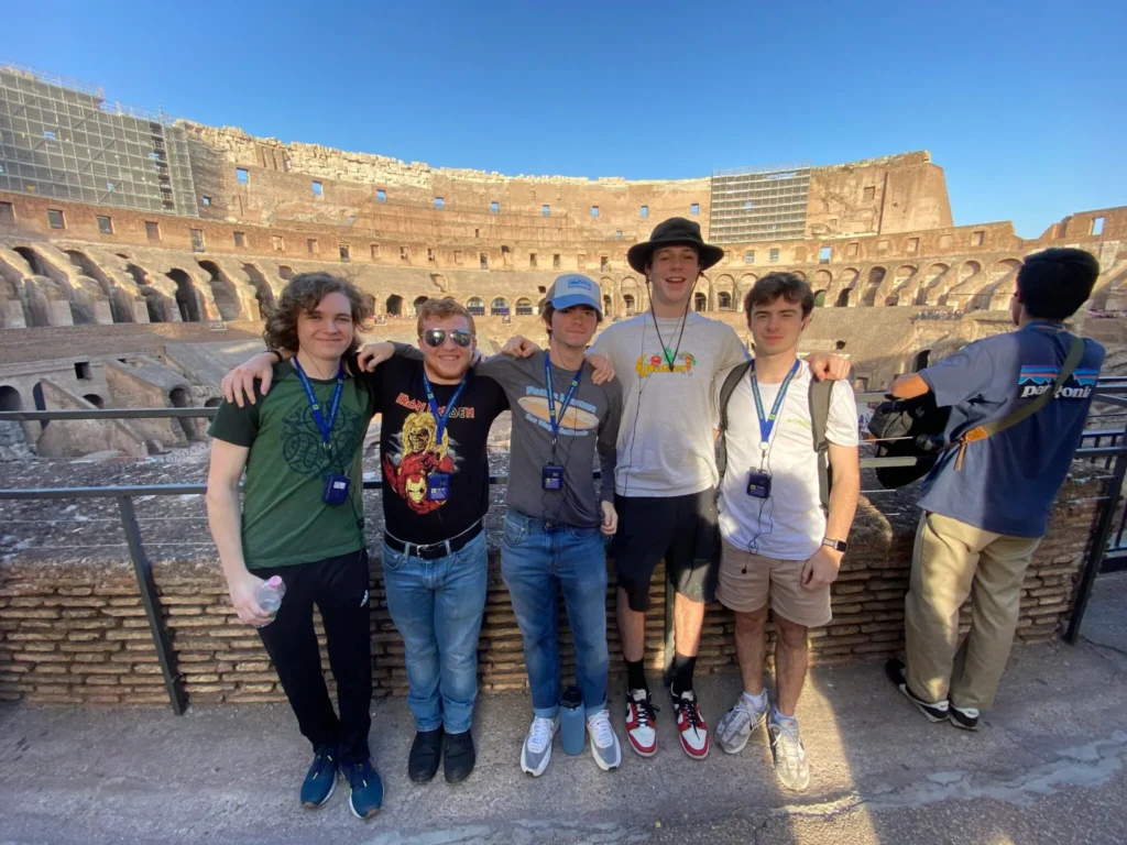 5 Verto students visiting the Colosseum in Rome. 